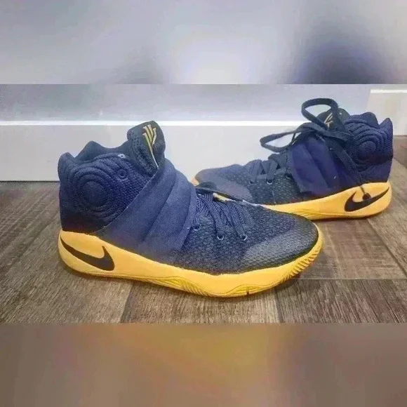 Nike Boys Kyrie 2 GS Cavs 826673-447 Navy Blue Lace-Up Basketball Shoes Size 4Y - Picture 1 of 7
